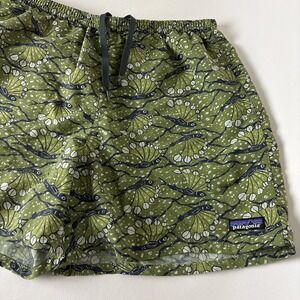Patagonia Baggies Shorts Mens M Green Fish Print Swim Trunks 5 Inch inseam FLAW